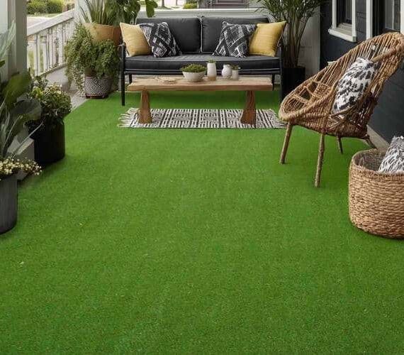 Residential balcony featuring 10mm (Oman) artificial grass installation